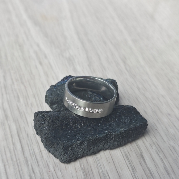 New Stainless Steel Men's Ring with Cubic Zirconia Accents Size 11 - Picture 3 of 5